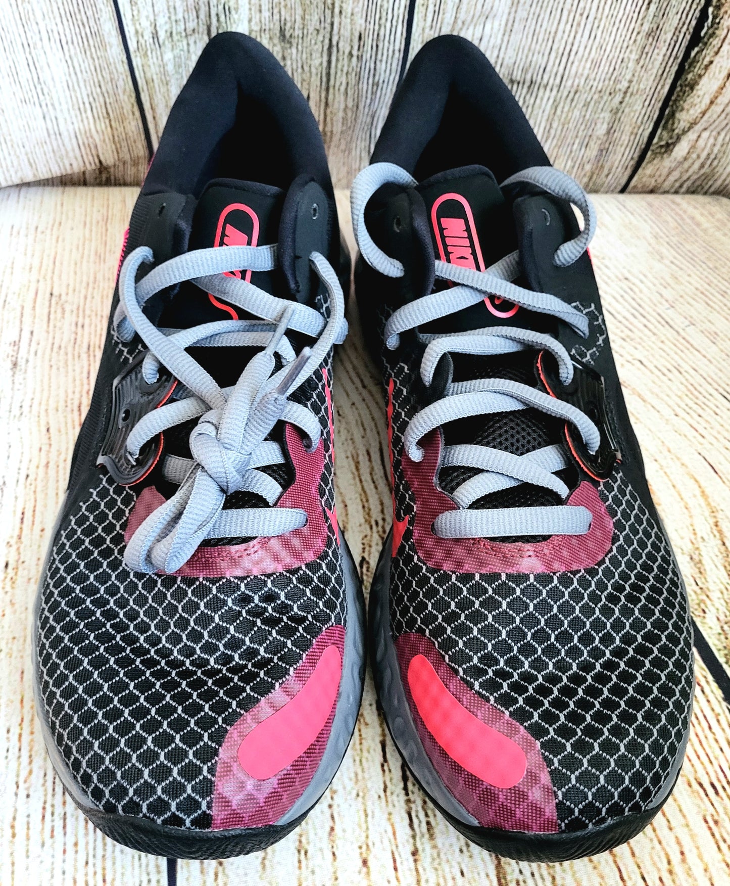 Nike Renew Elevate 2 Trainers- size 10