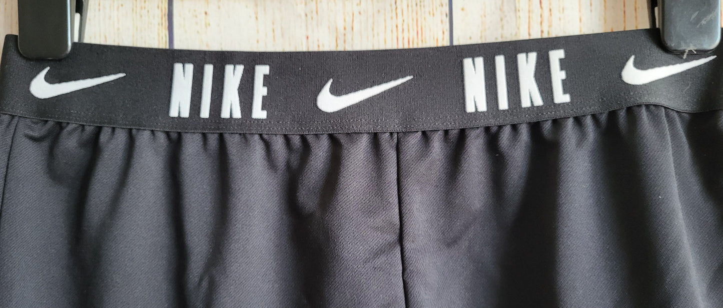 Kids Black Nike Dri-Fit Training Shorts- size Large